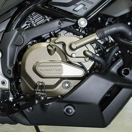 Мотоцикл QJ SVT 650 (черный/желтый) 2026г.